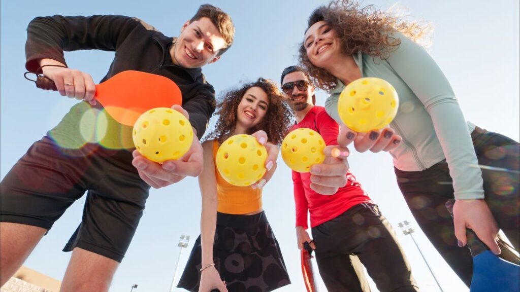 coach et élèves de pickleball