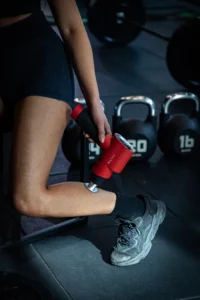 femme qui utilise le pultio elite au fitness